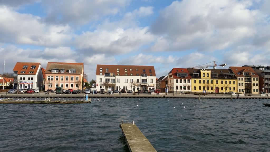 Apartment Yachthafen Waren Eksteriør bilde
